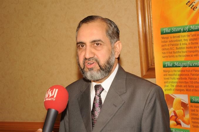 السفير الباكستاني متحدثا
