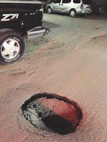 الحفرة التي اعطبت المركبات﻿