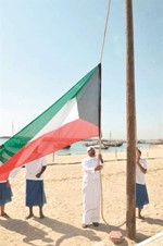رفع العلم ايذانا ببدء الرحلة 25