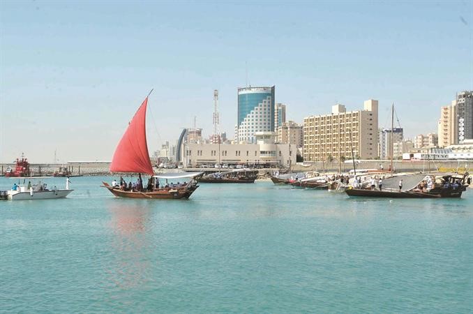 سفن الغوص لحظة انطلاقها لبدء الرحلة 