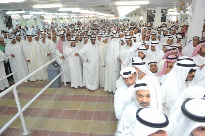 حشود من المشيعين	 سعود سالم