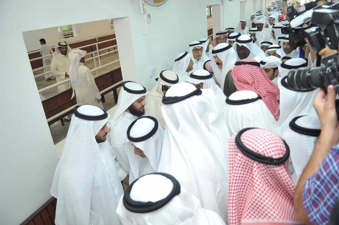 نائب رئيس الوزراء ووزير الداخلية الشيخ محمد الخالد مقدما