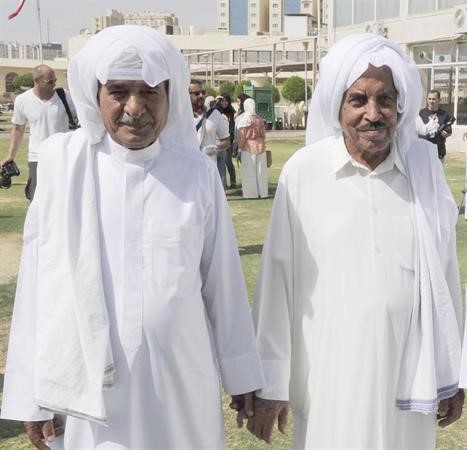 النوخذة خليفة الراشد مع النوخذة عبدالرحمن المناعي من البحرين﻿