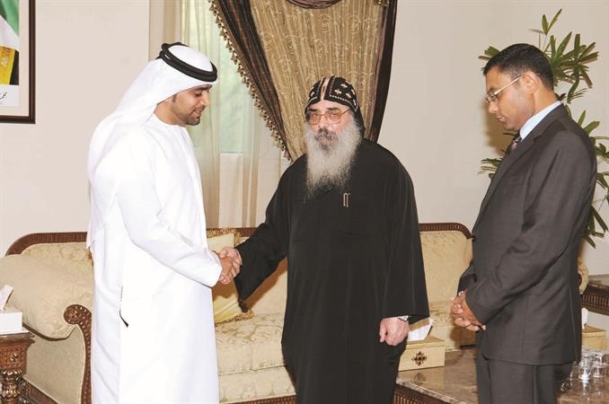 الانبا بيجول يقدم التعازي قاسم باشا