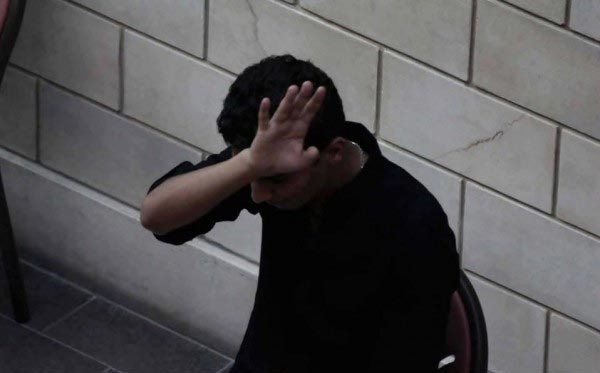 بالصور.. "سلسال" عسّاف برقبته تثير جدلاً  .. ومعجب يهجم عليه في الأردن 