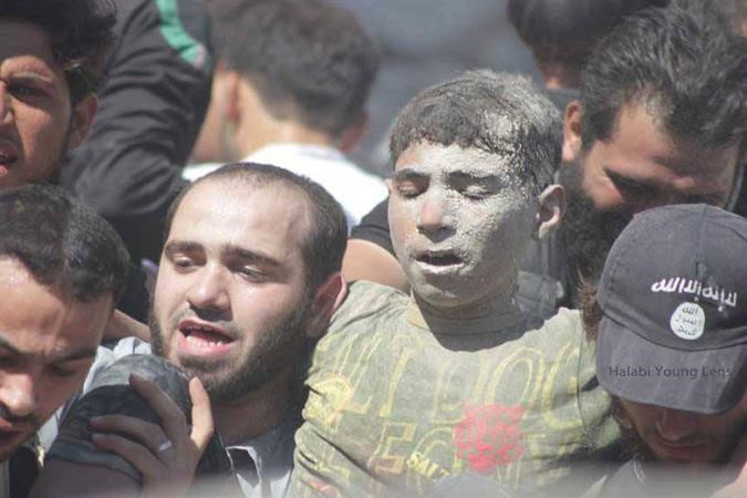 صورة تداولها ناشطون لطفل سوري نجى بمفرده من قصف حيا الكلاسة وفقد افراد اسرته 11 