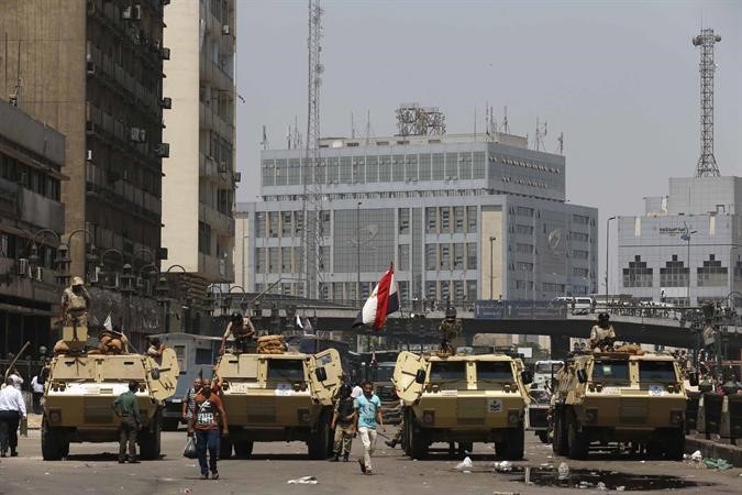 تواجد امني مكثف بالقرب من مسجد الفتح في ميدان رمسيس امس رويترز