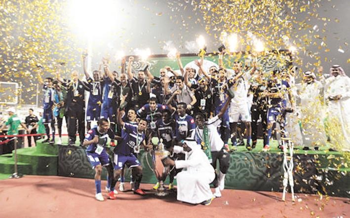 فرحة لاعبي الفتح بالحصول على كاس السوبر