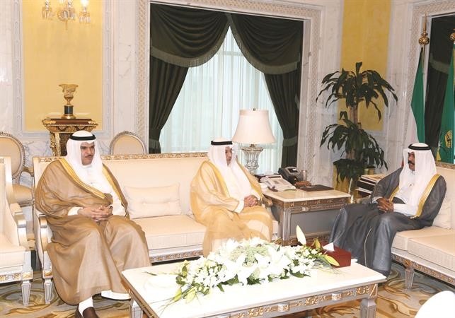سمو نائب الامير وولي العهد الشيخ نواف الاحمد مستقبلا الشيخ خالد الجراح والشيخ سلمان الحمود﻿
