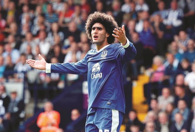 إيفرتون يرفض عرضاً من يونايتد لضم فلايني وباينز