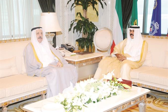 سمو نائب الامير وولي العهد الشيخ نواف الاحمد مستقبلا فلاح بن جامع﻿