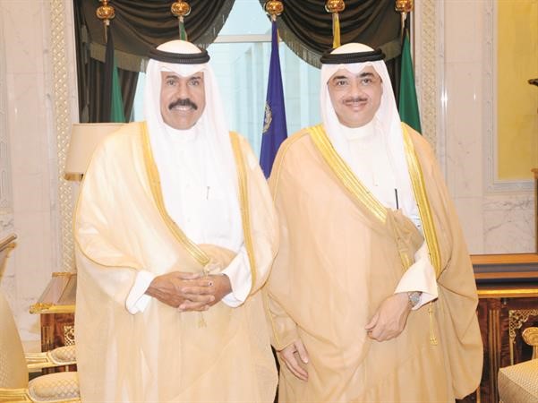 سمو نائب الامير مستقبلا السفير بدر التنيب﻿