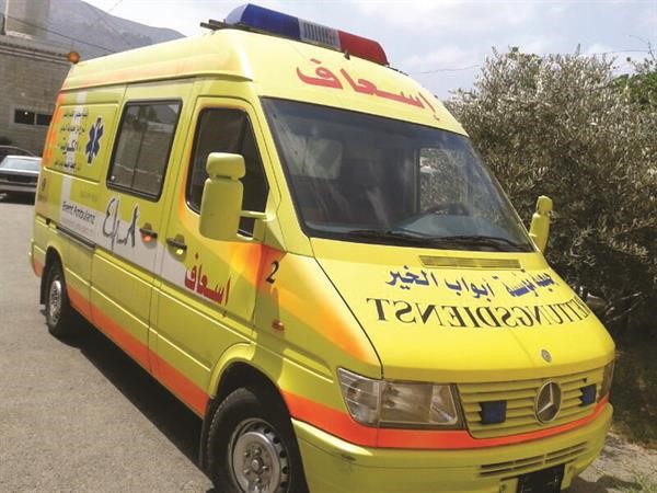  مركبة اسعاف مقدمة من الكويت ﻿