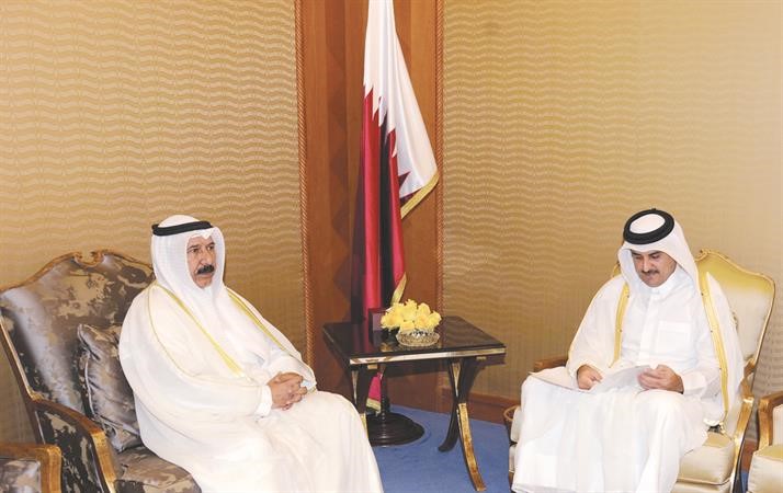 امير دولة قطر سمو الشيخ تميم بن حمد ال ثاني مستقبلا سفيرنا لدى الدوحة علي الهيفي﻿