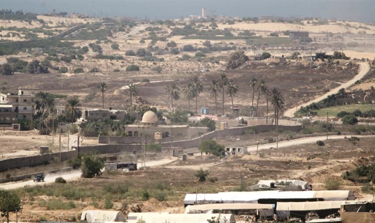  لقطه عامة للحدود المصرية مع قطاع غزة حيث اعادت القاهرة امس غلق معبر رفح بعد هجمات مسلحة في سيناء رويترز 