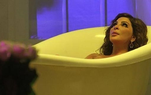 بانيو إليسا وهيفا وهبي يثير الانتقادات