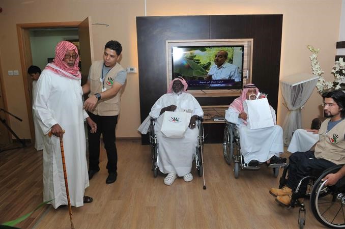 مجموعة من كبار السن