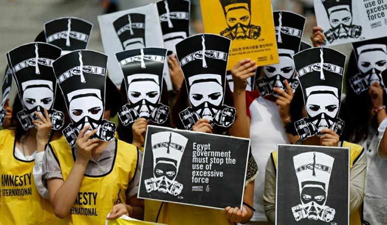 اعضاء بمنظمة العفو الدولية بكوريا يطالبون الحكومة المصرية بوقف اعمال القمع بسيئول امس رويترز