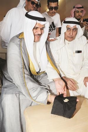 الشيخ سلمان الحمود يستعرض حصيلة اللؤلؤ بمشاركة ماحمد الغانم