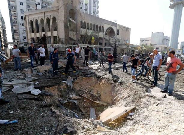 عمق الحفرة الذي خلفها احد الانفجارين ﻿