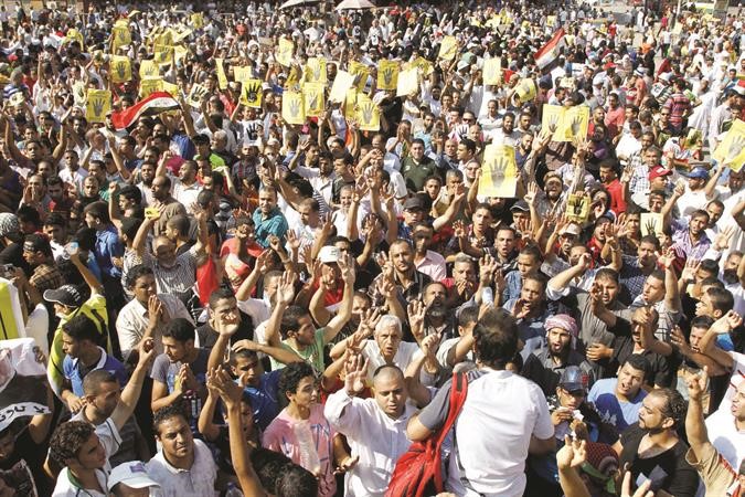 جانب من تظاهرات لانصار الرئيس المصري المعزول محمد مرسي في القاهرة امس الاول رويترز