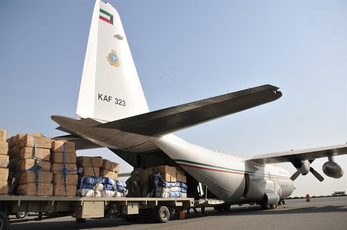 الطائرة محملة بالمساعدات﻿