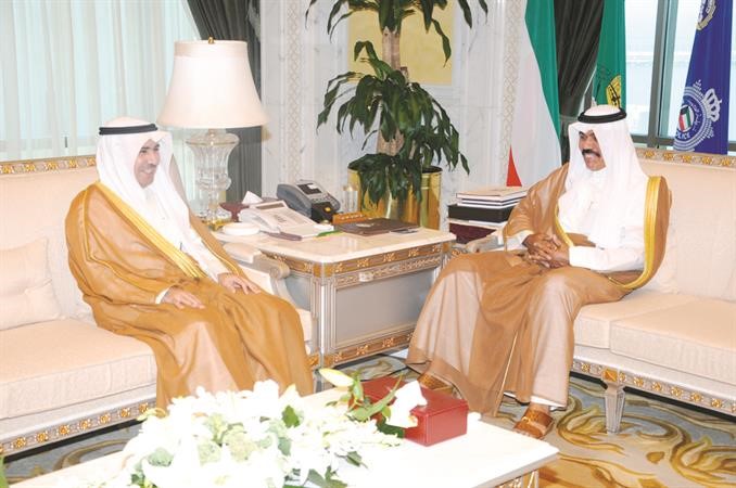 سمو نائب الامير خلال لقائه السفير عبدالرحمن العتيبي