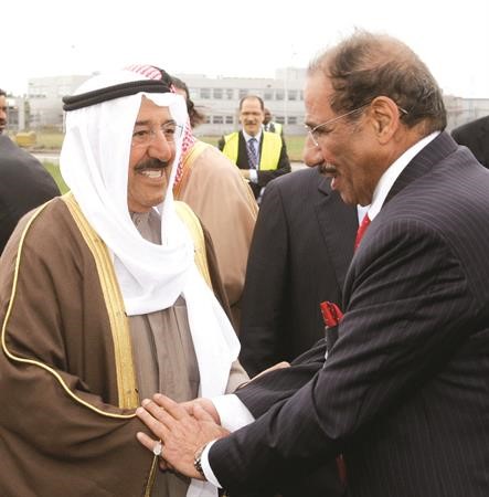 الشيخ شملان العبد العزيز مودعا صاحب السمو