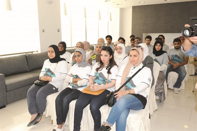فريق شقردي ومتابعة محاضرة عن الية العمل الصحافي