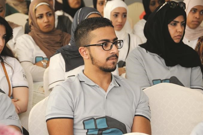احد اعضاء فريق شقردي متابعا
