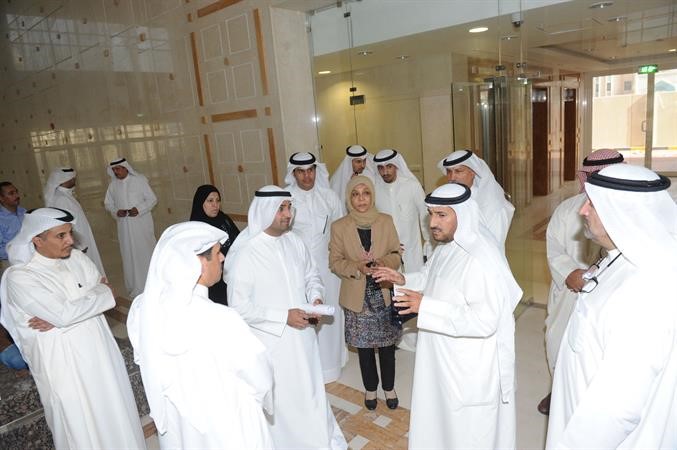 دنايف الحجرف ومريم الوتيد وطلق الهيم خلال الجولة في احدى المدارس		محمد خلوصي﻿