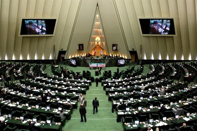 جلسة الشورى الايراني امس والذي وافق فيها على مشروعقانون لمعاقبة واشنطن لتورطها في انقلاب مصدقاپ 