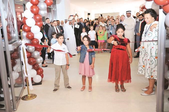 الاطفال يقصون شريط الافتتاح	 هاني عبدالله﻿