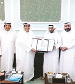 محجرف الحجرف يقدم درعا تذكارية الى مابراهيم الغانم﻿