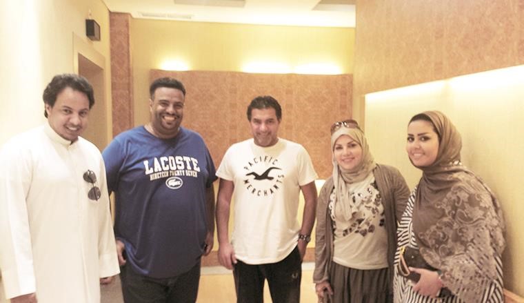 فريق برنامج تو النهار في لقطة جماعية﻿