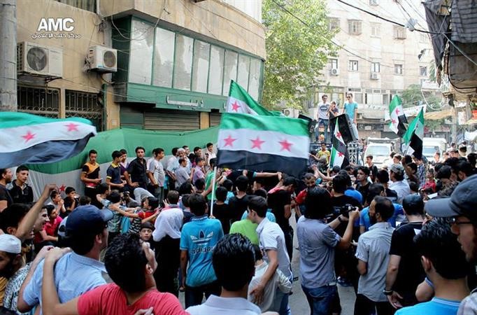 تظاهرات مناهضة للنظام السوري في حلب امس 	رويترز