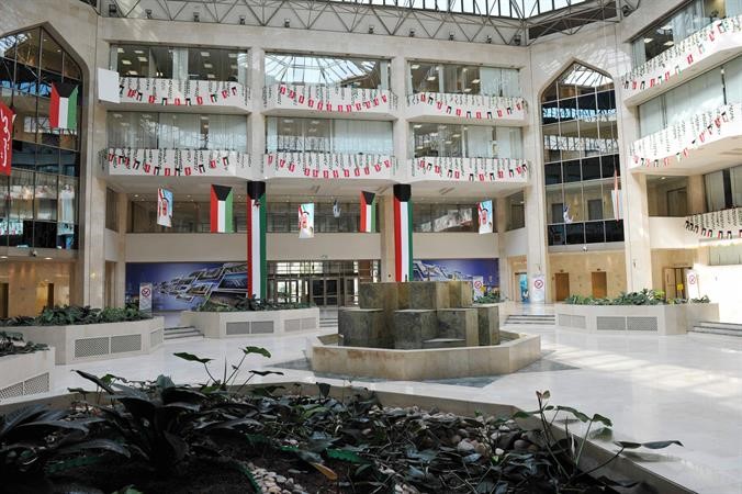 مبنى وزارة الاشغال خاليا من موظفيه 	هاني عبدالله﻿