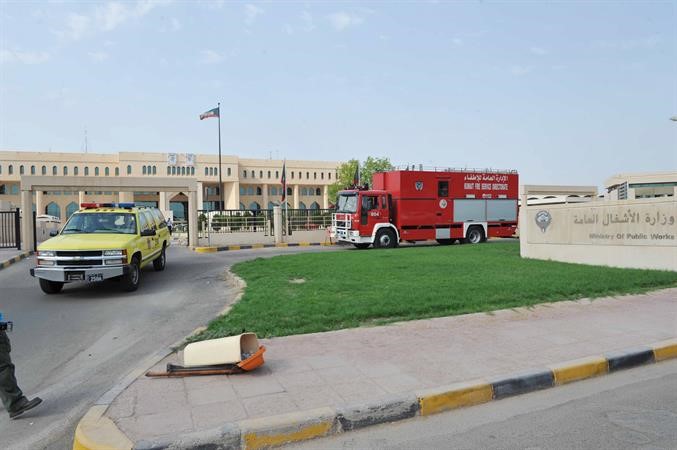 سيارات الاطفاء في طريقها الى الموقع﻿