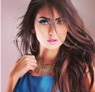 تستخدم الفنانة نور هذا المكياج، عندما تريد ابراز لمحة من جمال عينيها