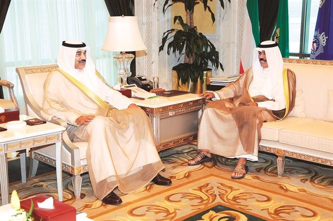 سمو نائب الامير وولي العهد الشيخ نواف الاحمد خلال لقائه الشيخ صباح الخالد