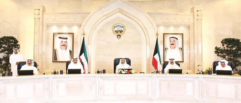 سمو رئيس الوزراء الشيخ جابر المبارك مترئسا جلسة مجلس الوزراء﻿