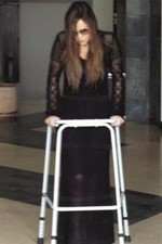 كارول سماحة تمشي على Walker﻿