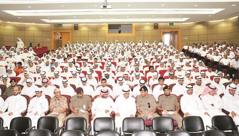 جانب من الطلبة الضباط المشاركين في اللقاء