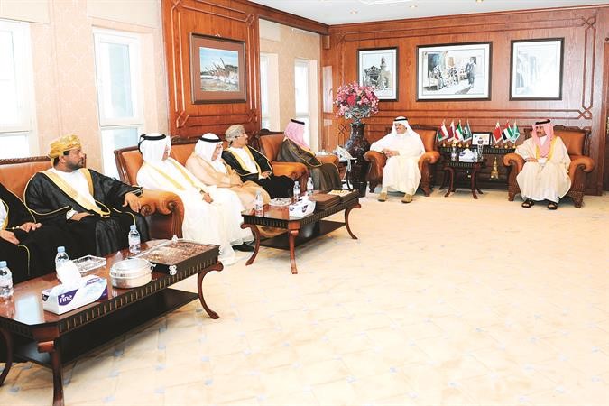  الشيخ سلمان الحمود مستقبلا مسؤولي وكالات الانباء بمجلس التعاون