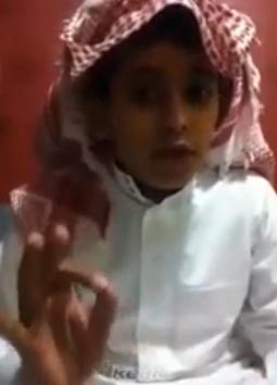 بالفيديو.. شاهد ردة فعل طفل خليجي غاضب من زواج الرجل بأربعة