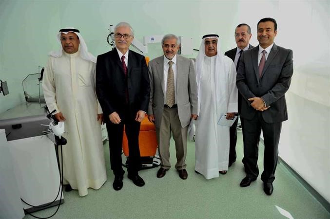 د هلال الساير وبدر العمر ود عبد المحسن التركي مع الحضور في افتتاح العيادة 	هاني عبدالله﻿