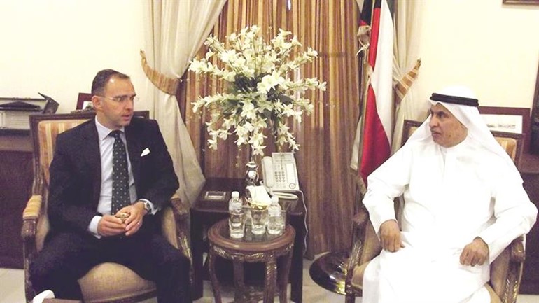  صالح الفضالة مستقبلا وزير الدولة البريطاني لشؤون الهجرة والامن مارك سيدويل 