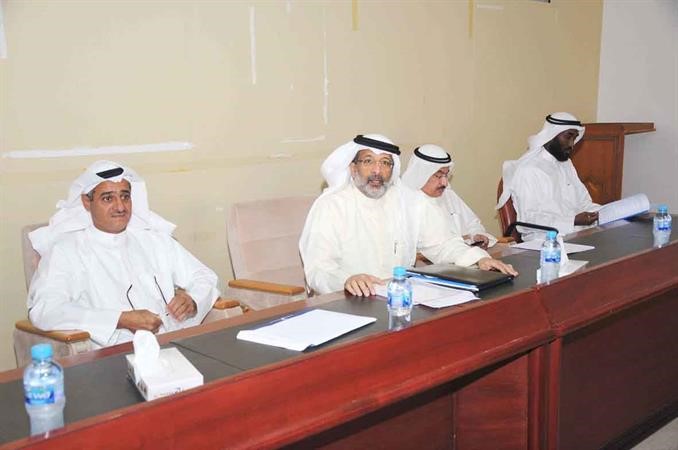 بدر السميط متحدثا خلال عمومية المنار	 محمد خلوصي﻿