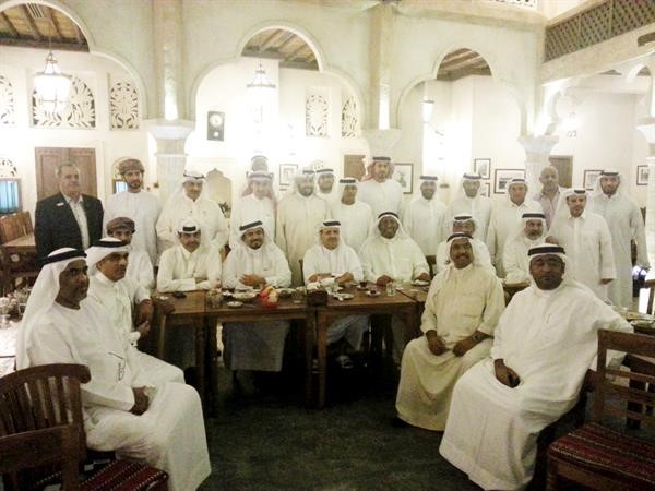 ضاري برجس مع رؤساء واداريي الوفود خلال حفل العشاء﻿