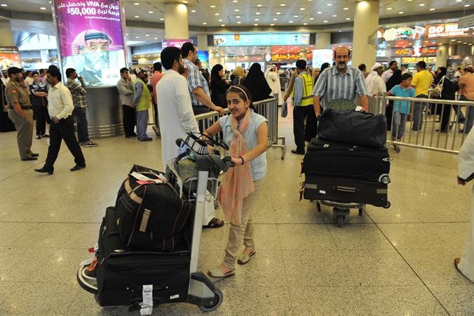 جانب من العائدين الى الكويت امس هاني عبدالله